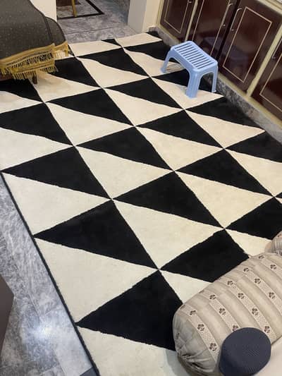 Black and white geometric pattern rug