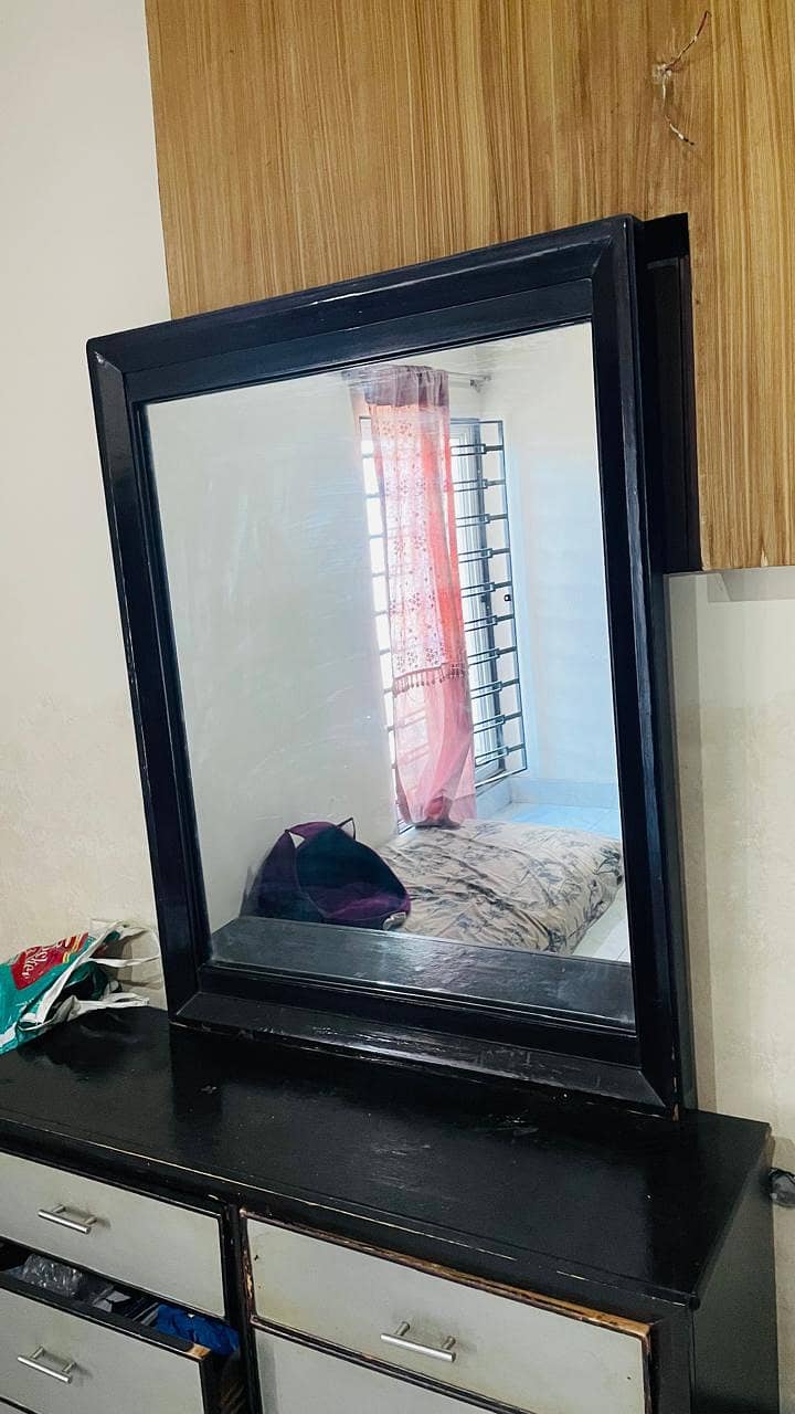 dressing table good condition 8