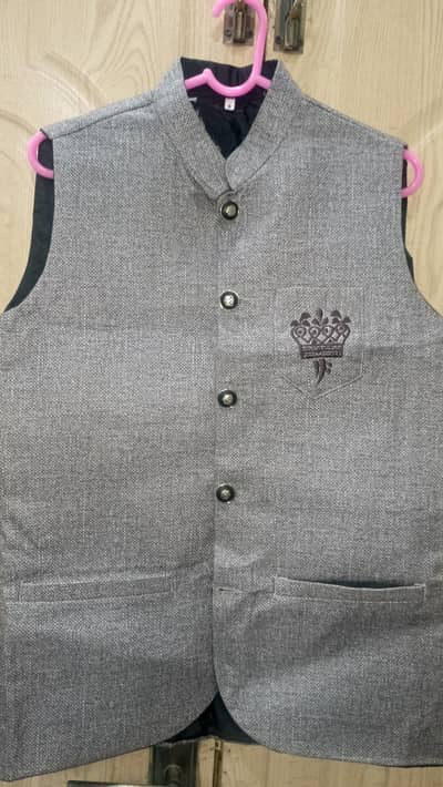 one time used small size wase coat  not damage no stain at all