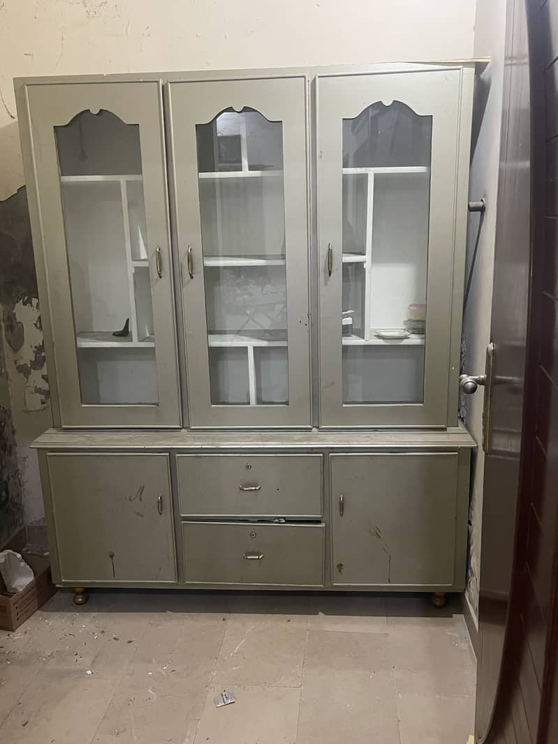 Showcase for dinner sets 0