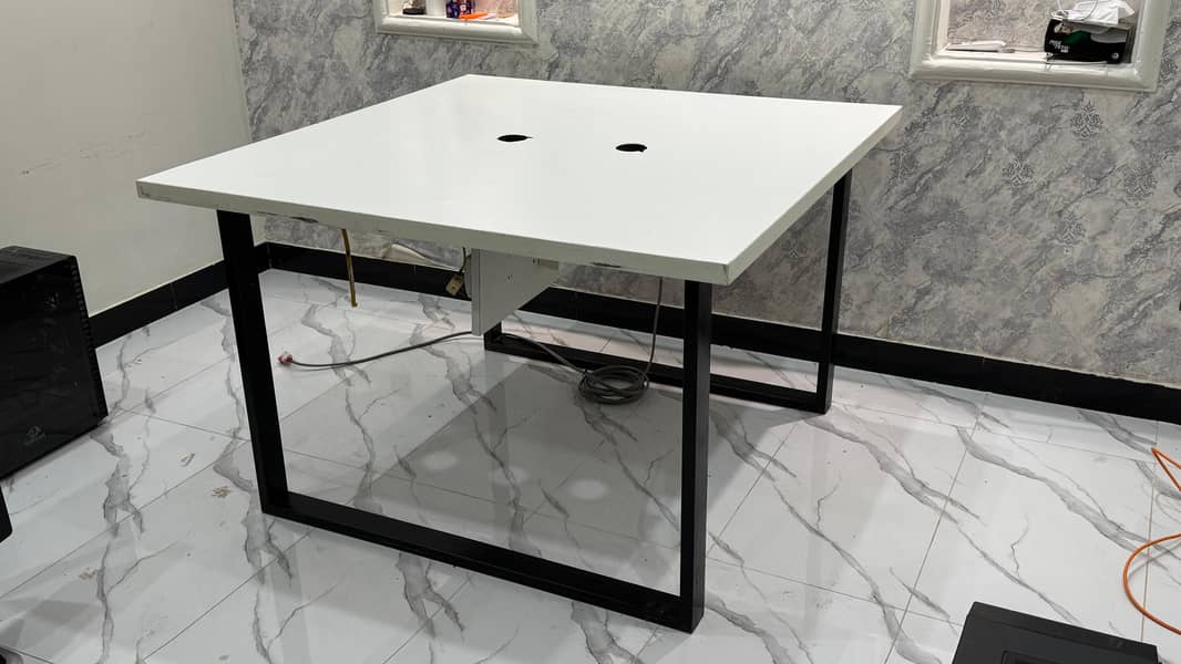 Computer table for 2-4 2