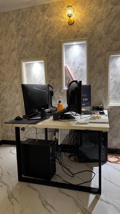 Computer table for 2-4