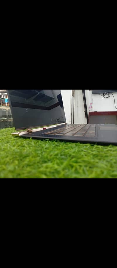 HP Spectre V | i5 7th Gen | 8GB | 256GB SSD | FHD