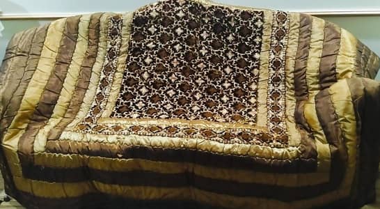 Fancy Winter Comforter – Brand New, Luxe Look! 