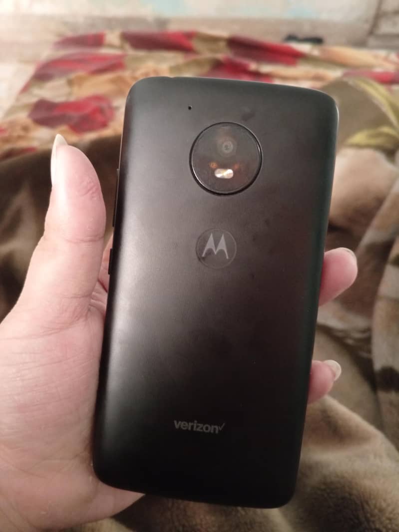 Moto E4 0