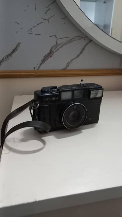yaschika camera antique for collectibles only 1980s made needs repair