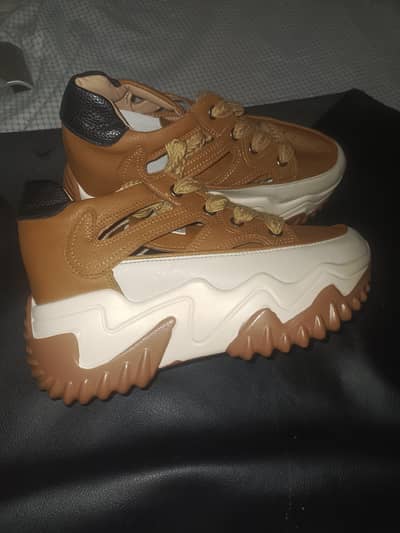 NEW SHOZ IMPORTED SHOZ