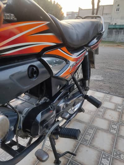 One hand used 2017 model Pridor for sale l Bahria town Lahore