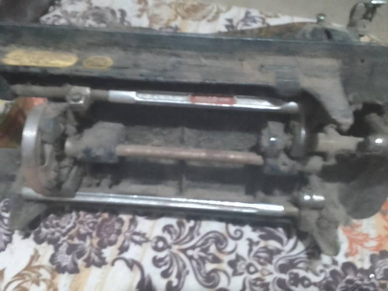 sewing machine 4