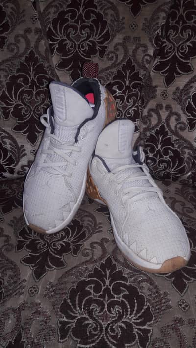 Shoe for Sell (Jordan Jumpman Diamond Low PF)  White Mismatch