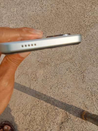 vivo y18 4+4 128 7 mah warranty rehti h original box charger sath h.