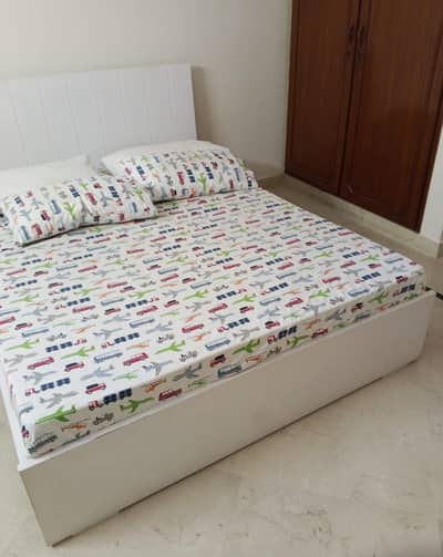 habitt queen size bed with mattress