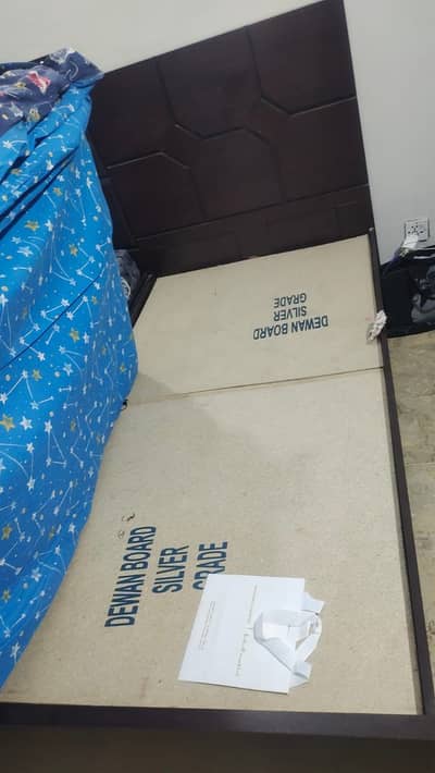 Single Bed without Mattress
