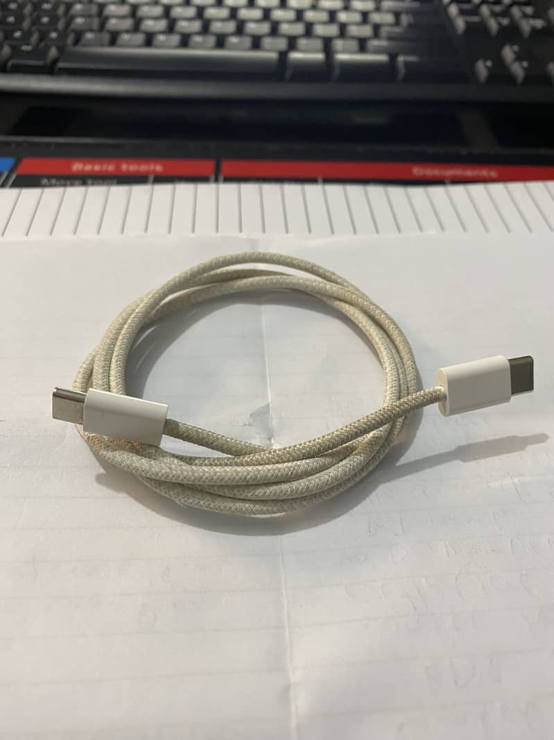 iPhone 16 cable 0