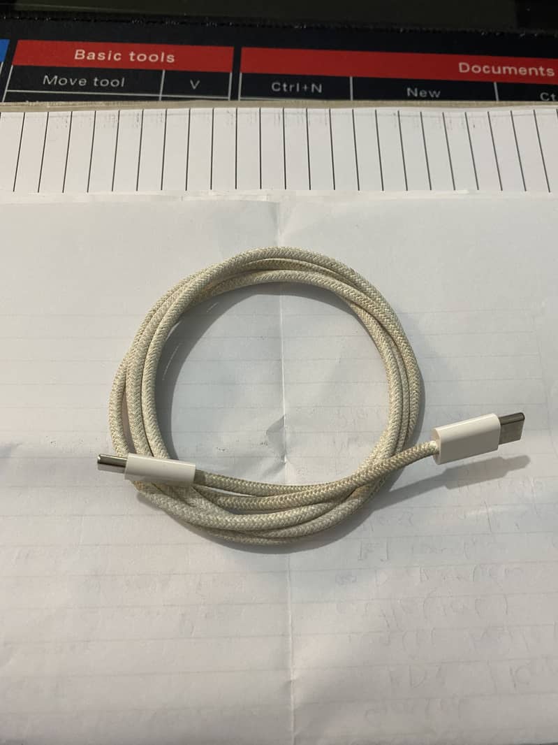 iPhone 16 cable 1