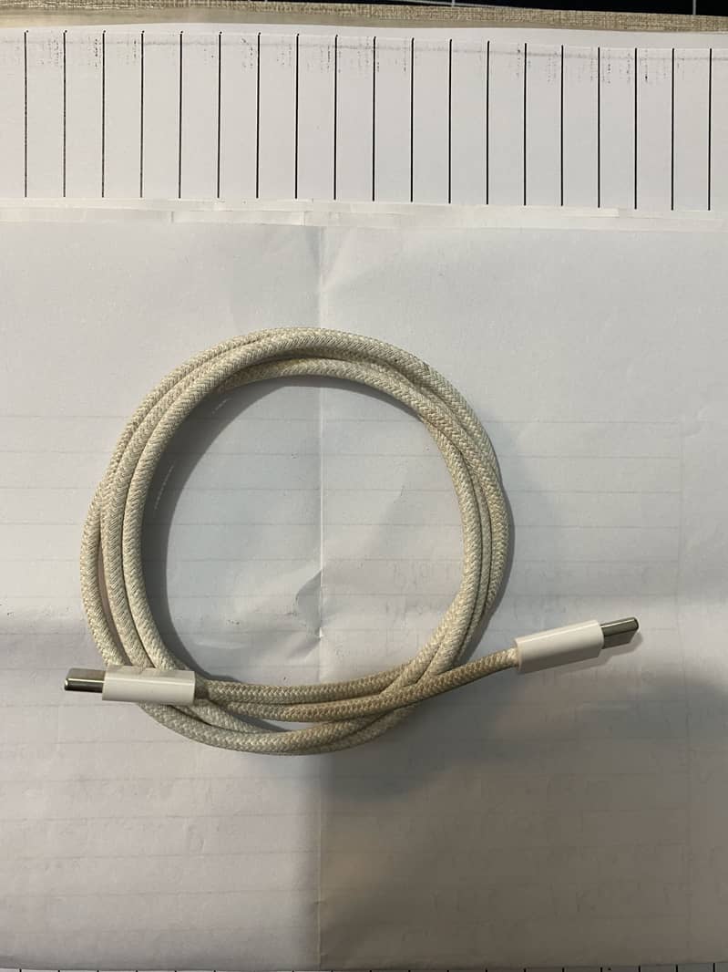 iPhone 16 cable 2