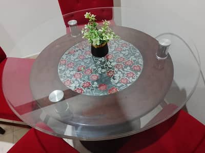 Dining Table with 4 Chaire