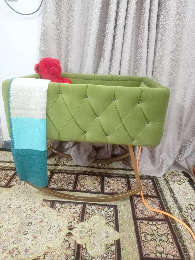 Baby cot 2