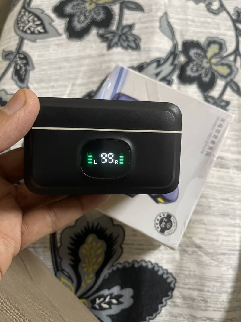 Wireless Rechargeable Microphone 2