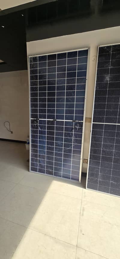 02 x Longi HiMo7 610W - Glass Broken Solar Panel for Sale