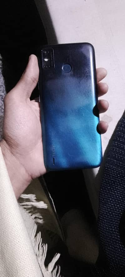 4 gb 64 Tecno spark 6 go all ok only penal change