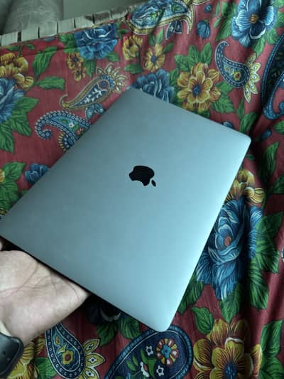 MacBook pro 2018 spece grey for sale