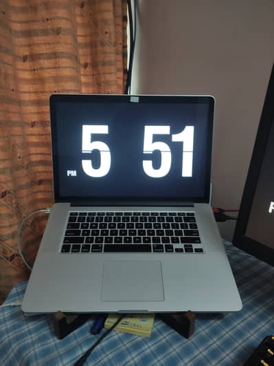 macbook pro 2015 16/500gb  2gb graphic card
