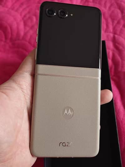 Motrola razr 50 12/512gb