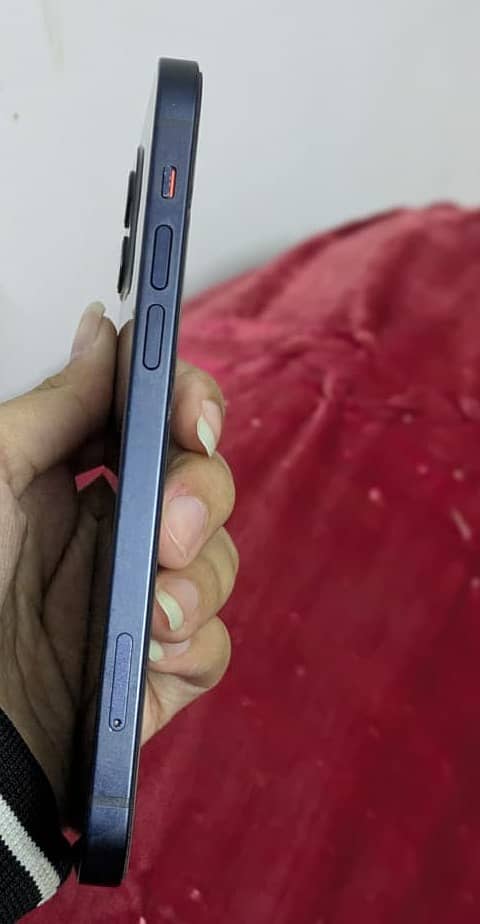 Apple iPhone 12 3