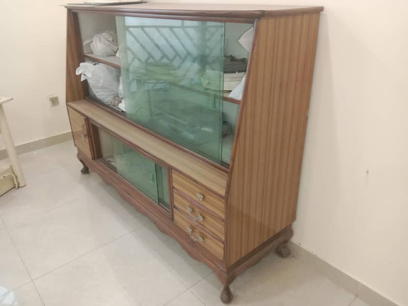 showcase almari 1