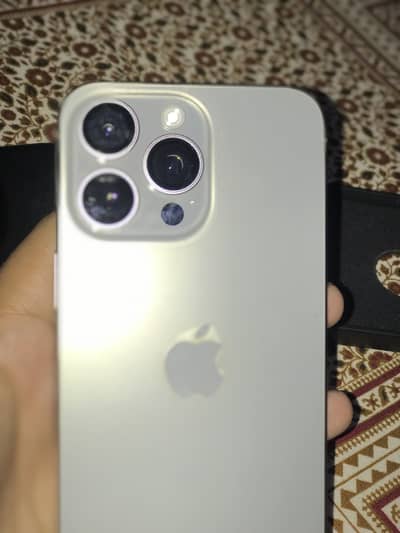 15 pro max 256 natural titanium