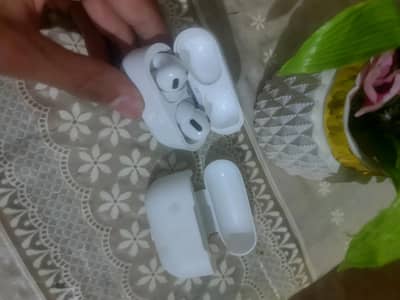 apple pro (2 generation) airbuds with pouch and lightning cable free