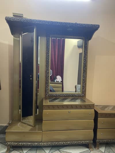 Dressing & side table