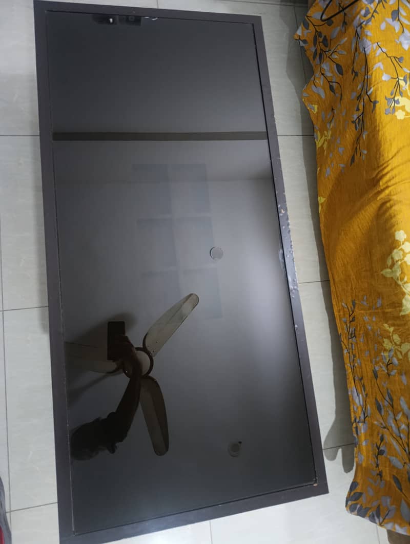 Centre Table for sale - Side Tables - 1108993429