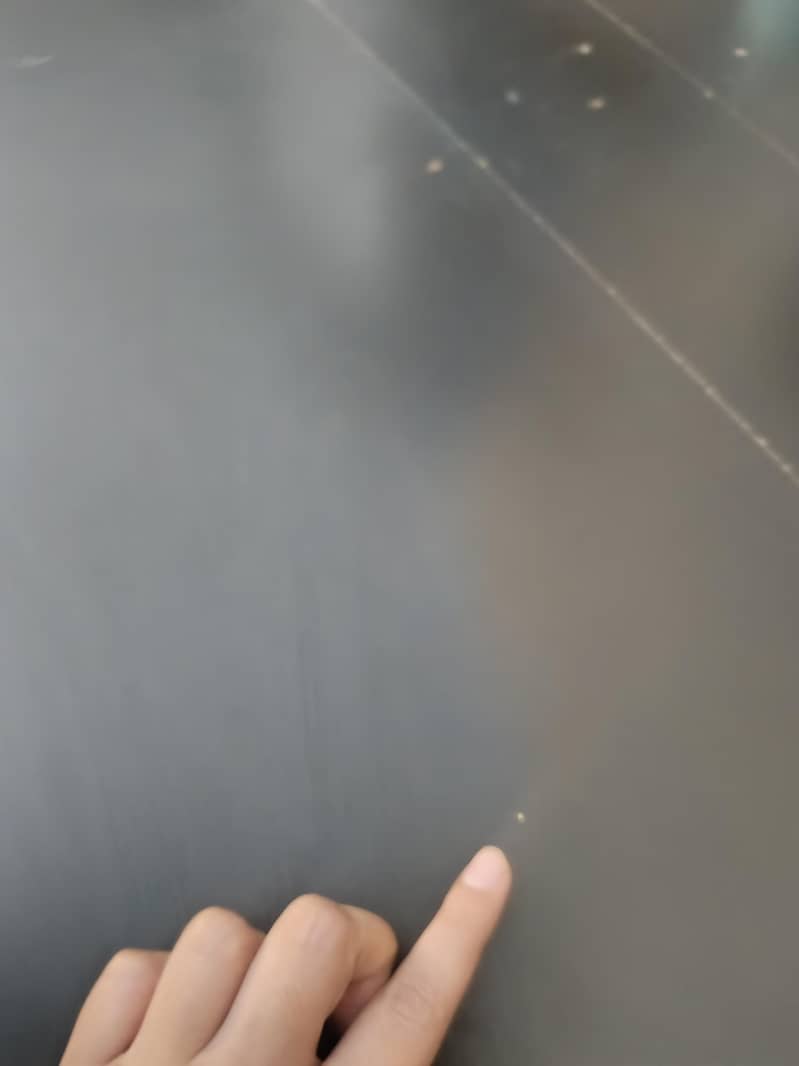 Table / workstation 1