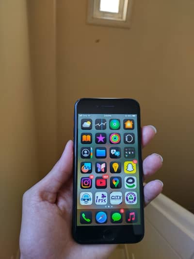 IPhone SE 2020 (sims working)