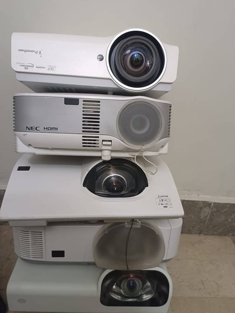 short throw multimedia projectors 0