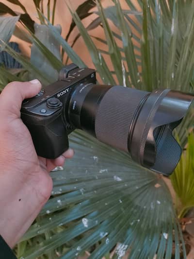 Sony 6400 body with lens 16mm  for sale urgent 250k