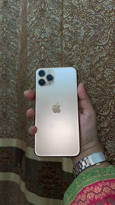Selling IPHONE 11 pro