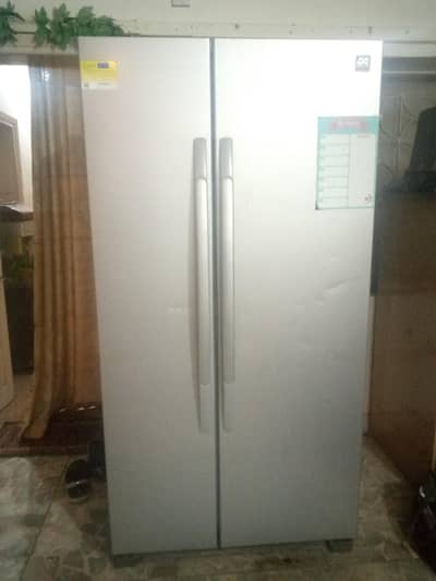 DAEWOO CUPBOARD DOOR FRIDGE