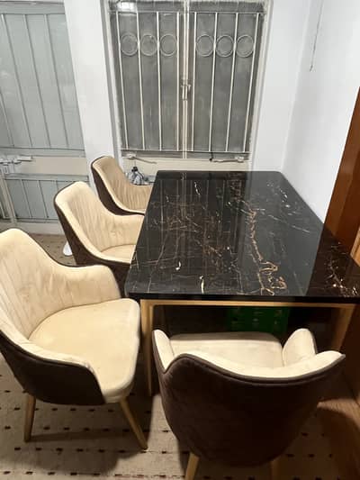 Dining table 6 seater