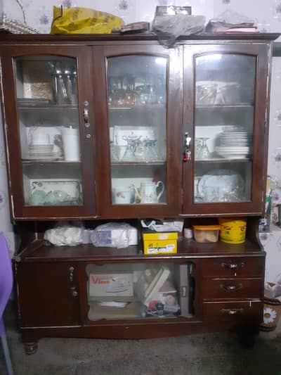 i am selling almari its colour is brown  its condition is ok