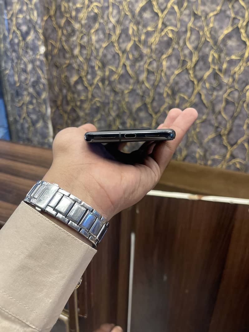 Google Pixel 8 pro 4