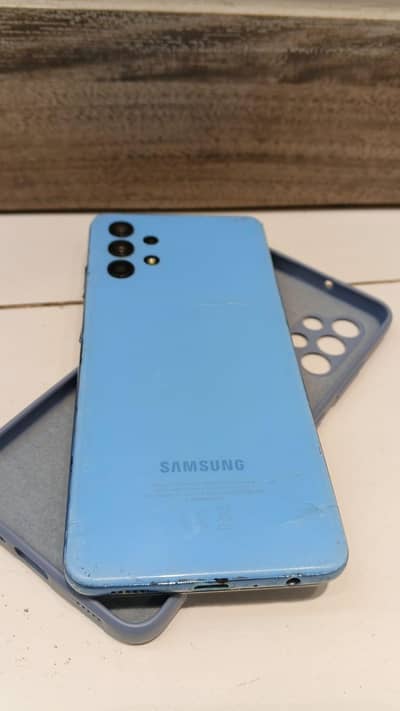 SAMSUNG A32