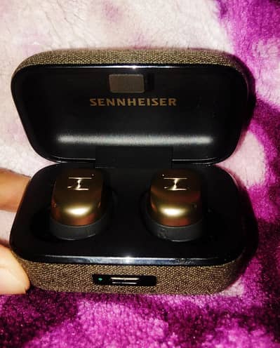 imported earbuds market price 1,16000/-