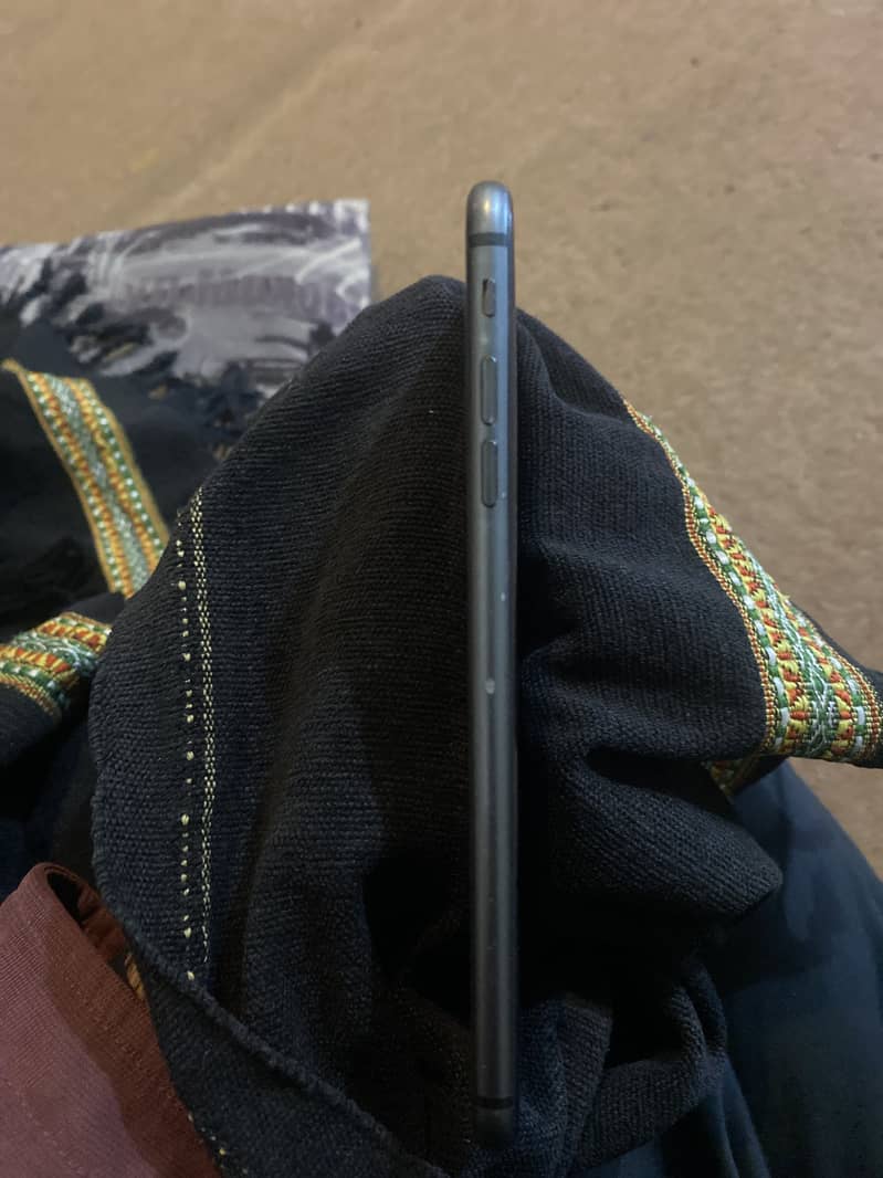 Apple iPhone 8 Plus 2