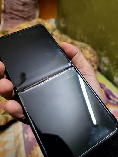 Z FLIP 3 NON PTA  MAIN Display is dead