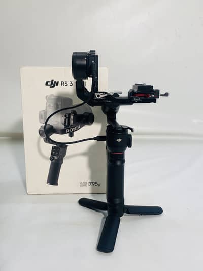 URGENT SALE DJI RS3 MINI 10/10 RS3 MINI GIMBAL WITH BOX