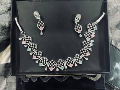 Gorgeous necklace + earrings set in an elegant design.