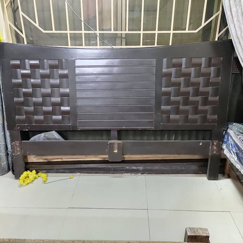 complete bed set (bed, side tables, dressing table) 0